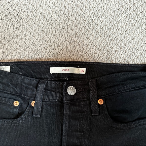 Levi’s Wedgie Fit Jeans - Picture 2 of 4